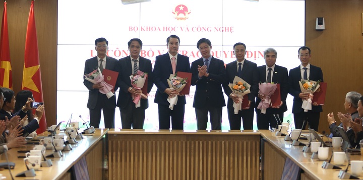 Bộ Khoa học và Công nghệ triển khai quyết định về công tác cán bộ - Ảnh 2.