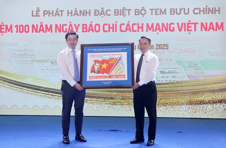 Phát hành đặc biệt bộ tem bưu chính 