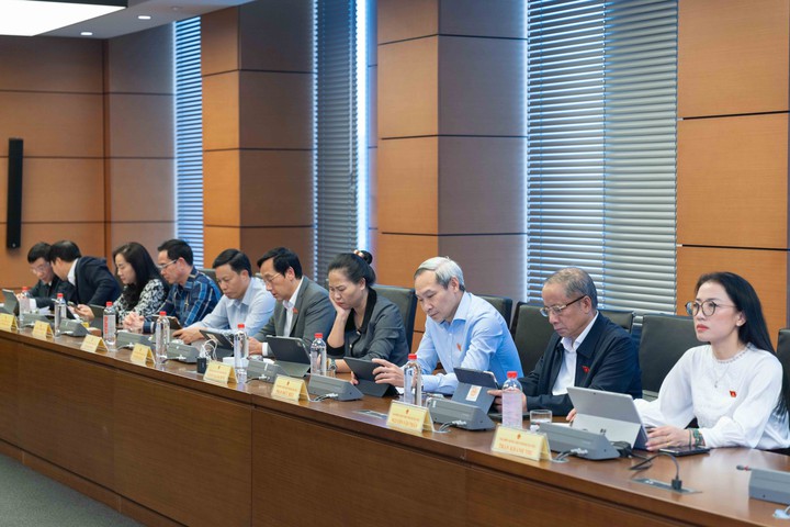 Các đại biểu Quốc hội góp ý chi tiết vào 03 dự án luật về Chuyển đổi số và Khoa học Công nghệ - Ảnh 9.