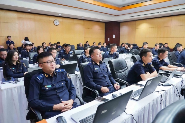 Hải quan bồi dưỡng chuyển đổi số và AI thực chiến cho công chức - Ảnh 2.