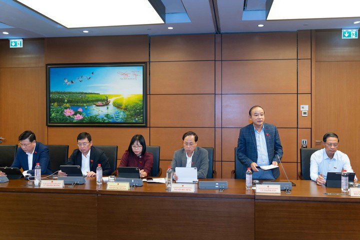 Các đại biểu Quốc hội góp ý chi tiết vào 03 dự án luật về Chuyển đổi số và Khoa học Công nghệ - Ảnh 5.