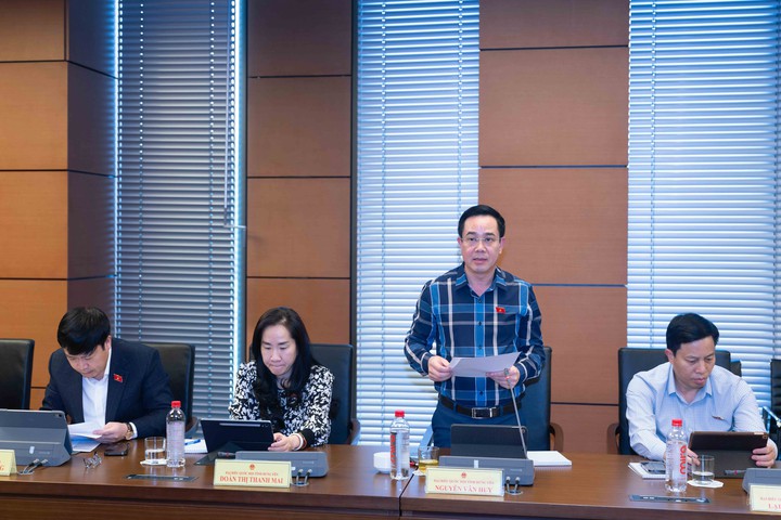 Các đại biểu Quốc hội góp ý chi tiết vào 03 dự án luật về Chuyển đổi số và Khoa học Công nghệ - Ảnh 6.